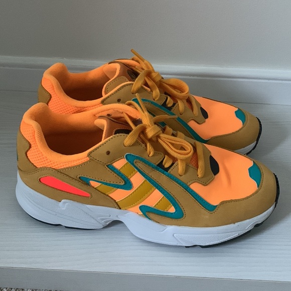 Adidas Sneakers Sz 7.5 - Picture 4 of 8